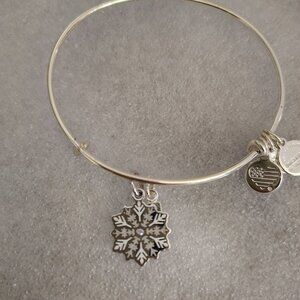 NWOT Alex and Ani Crystal Snowflake Holiday Silver Charm Bracelet  173